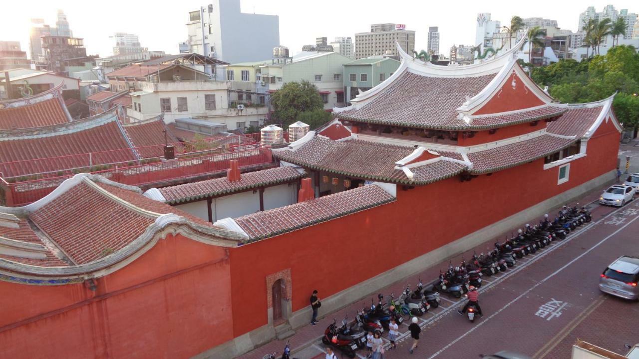 Temple Side Hostel Tainan Eksteriør bilde